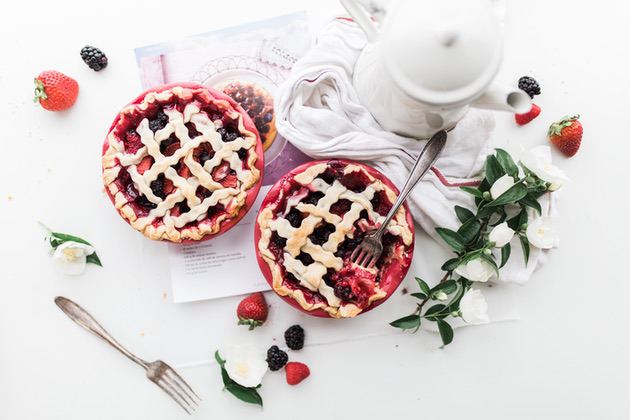 Food photography tips: Photo of berry pies on a neutral background