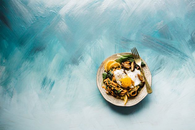 Food photography: Photo of a pasta dish on a teal background